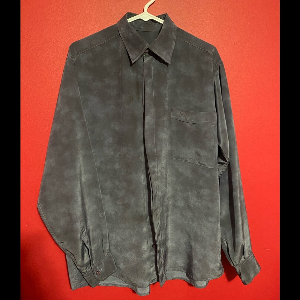Vintage silk button down. No tags. Size: L.